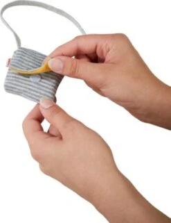 HABA 306579 Kleiderset Accessoires, 3-tlg. Puppen-Stiefel, Schal, Umhängetasche, 30 Cm -TONIES Geschäft 24258286 03