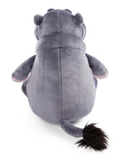 Nici 47980 Nilpferd DJ Nilbert 135cm Sitzend Plüsch Wild Friends GREEN -TONIES Geschäft 47975 03 ZA Frei vorl 1633x2048 1