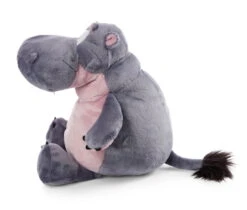 Nici 47980 Nilpferd DJ Nilbert 135cm Sitzend Plüsch Wild Friends GREEN -TONIES Geschäft 47975 04 ZA Frei vorl 2048x1744 1
