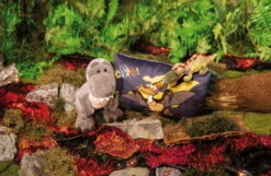 Nici 48811 Dinosaurier Fossily 25cm Liegend Plüsch Kuscheltier Dino GREEN -TONIES Geschäft 48810 13 48819 Milieu 2048x1331